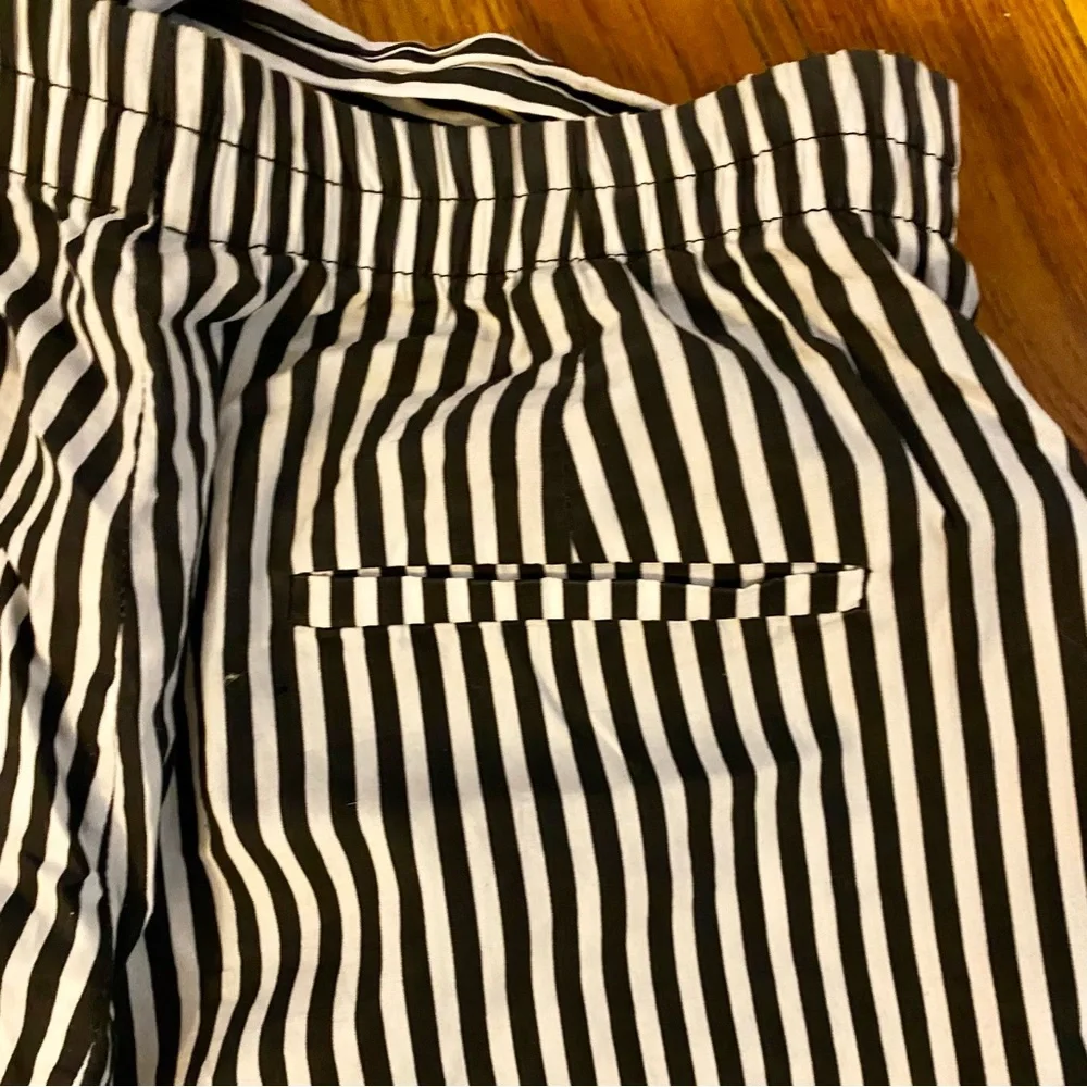 Zara Basic B+W Striped Capri Pants Sz. L - Picture 6 of 7